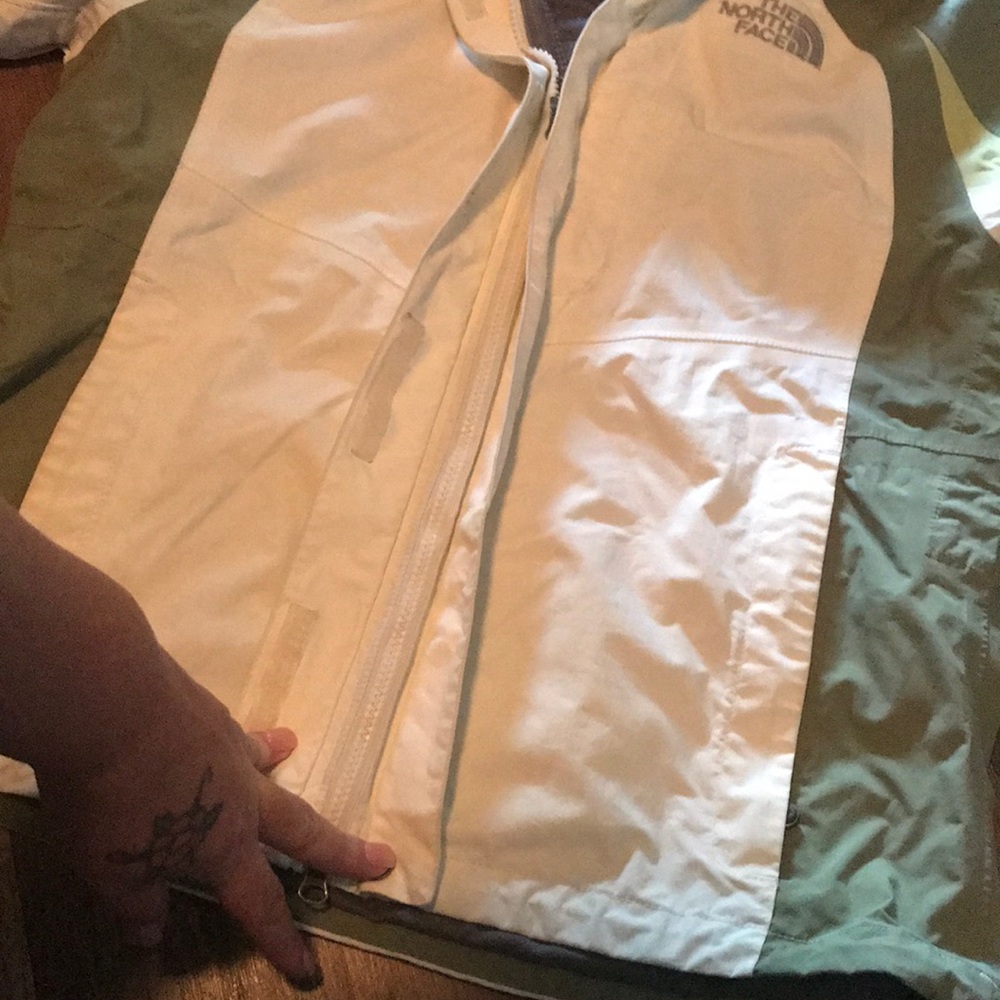 Northface Hyvent Rain/Wind Jacket. Medium - image 5